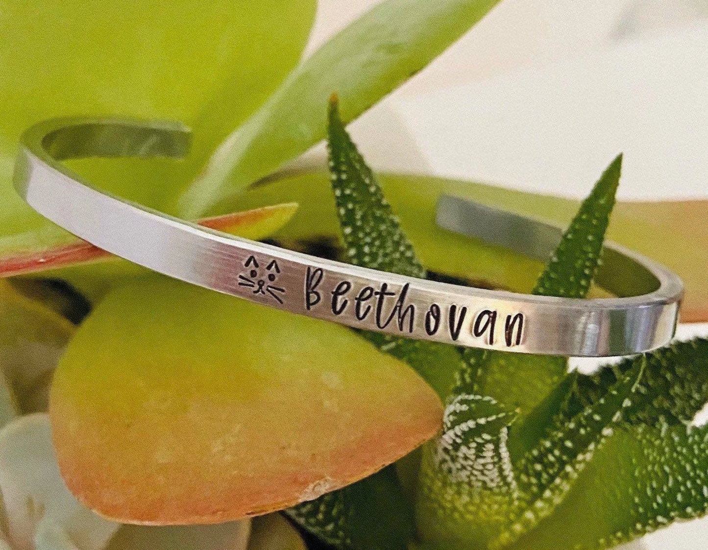 Personalized Cat bracelet kitty cat mama bracelet hand stamped cat bracelet cat lover personalized cat mama jewelry cat face